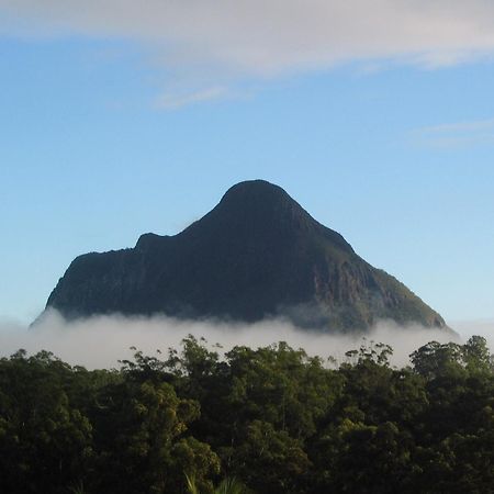 Glass On Glasshouse Glass House Mountains Exterior photo