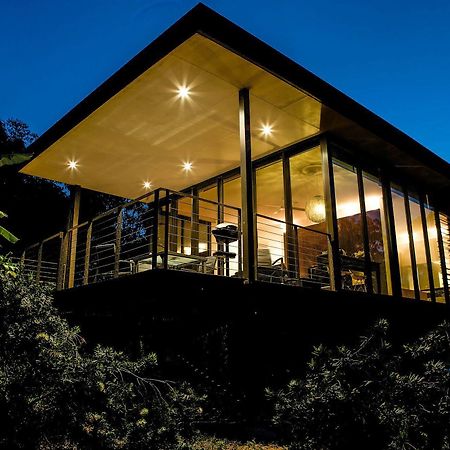 Glass On Glasshouse Glass House Mountains Exterior photo