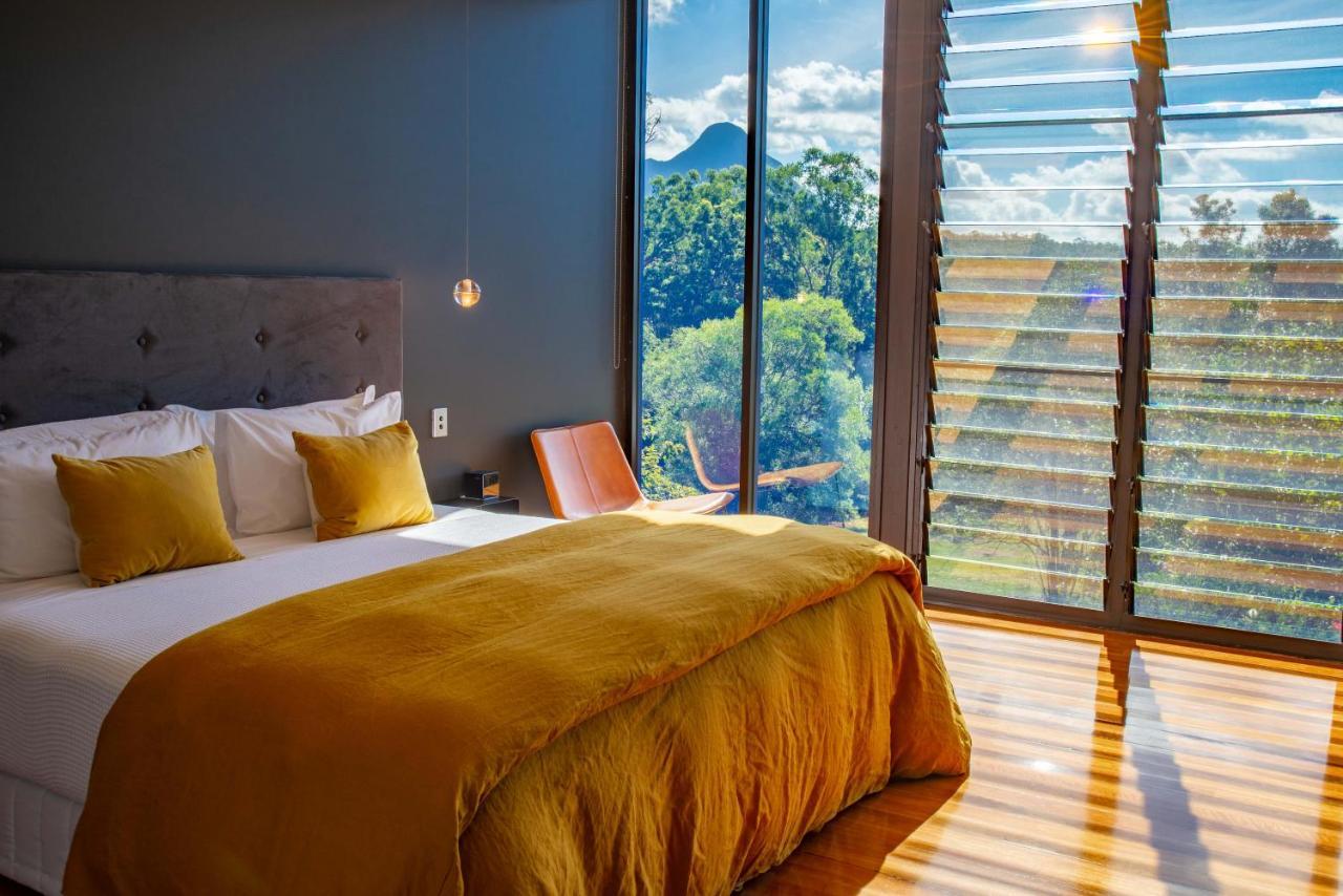 Glass On Glasshouse Glass House Mountains Exterior photo