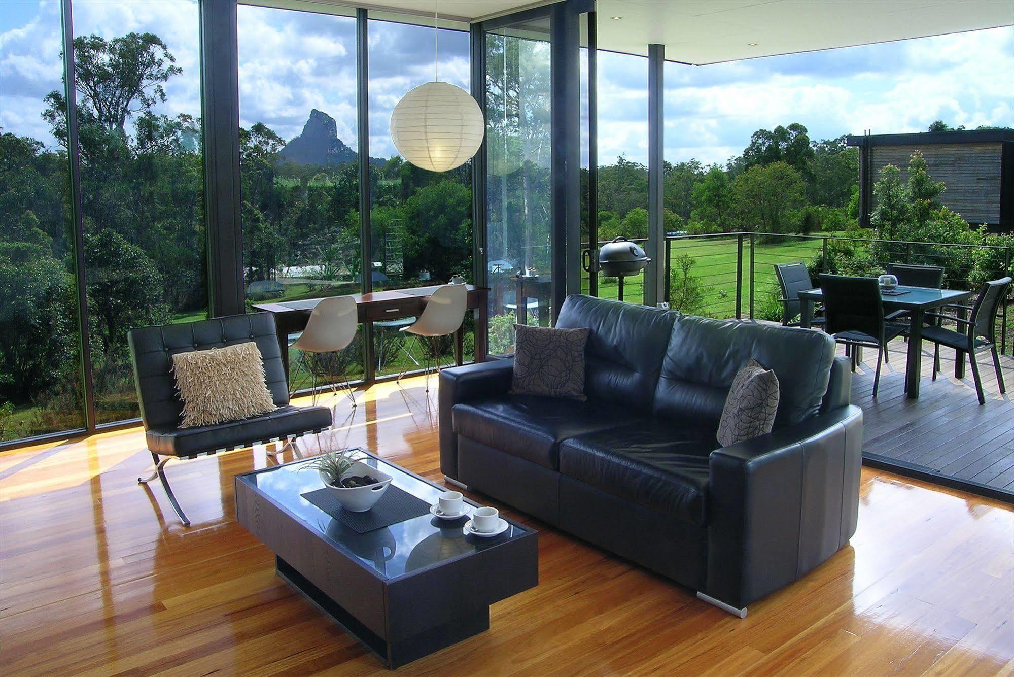 Glass On Glasshouse Glass House Mountains Exterior photo