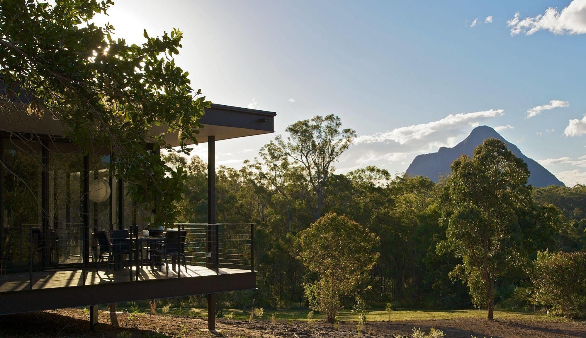 Glass On Glasshouse Glass House Mountains Exterior photo