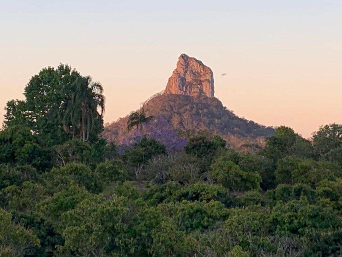 Glass On Glasshouse Glass House Mountains Exterior photo
